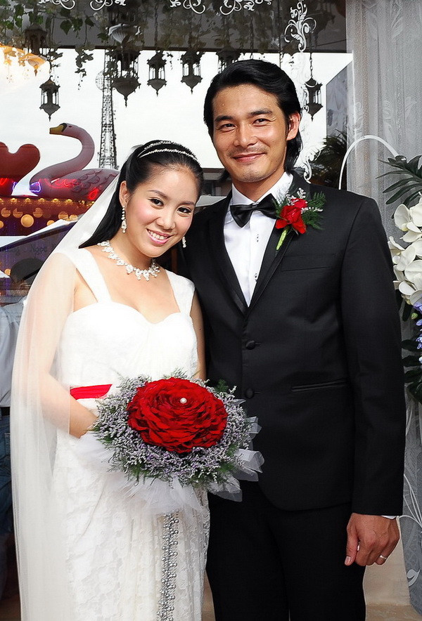 Lê Phương - Quách Ngọc Ngoan rạng rời trong ngày cưới >Chùm ảnh đám cưới của Quách Ngọc Ngoan - Lê Phương Lê Phương - Quách Ngọc Ngoan rạng rời trong ngày cưới >Chùm ảnh đám cưới của Quách Ngọc Ngoan - Lê Phương