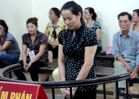 Bị cáo Đỗ Thị Liên trước vành móng ngựa Bị cáo Đỗ Thị Liên trước vành móng ngựa