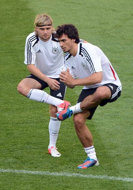 Trong khi đó, thầy trò HLV Joachim Loew cũng đang chuẩn bị rất nghiêm túc cho trận đấu gặp người Bồ Trong khi đó, thầy trò HLV Joachim Loew cũng đang chuẩn bị rất nghiêm túc cho trận đấu gặp người Bồ