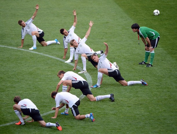 Trong khi đó, thầy trò HLV Joachim Loew cũng đang chuẩn bị rất nghiêm túc cho trận đấu gặp người Bồ Trong khi đó, thầy trò HLV Joachim Loew cũng đang chuẩn bị rất nghiêm túc cho trận đấu gặp người Bồ