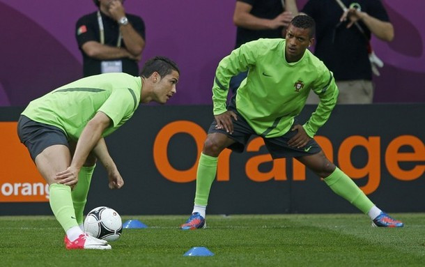 Dù Bồ Đào Nha chưa thắng được một trận nào từ đầu năm 2012, nhưng Ronaldo tin tưởng đội nhà có thể chơi ngang sức với ĐT Đức, dù anh vẫn đánh giá “Die Mannschaft” là một trong những đội mạnh nhất tại kỳ EURO lần này. Dù Bồ Đào Nha chưa thắng được một trận nào từ đầu năm 2012, nhưng Ronaldo tin tưởng đội nhà có thể chơi ngang sức với ĐT Đức, dù anh vẫn đánh giá “Die Mannschaft” là một trong những đội mạnh nhất tại kỳ EURO lần này.