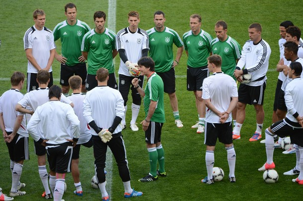 Trong khi đó, thầy trò HLV Joachim Loew cũng đang chuẩn bị rất nghiêm túc cho trận đấu gặp người Bồ. Trong khi đó, thầy trò HLV Joachim Loew cũng đang chuẩn bị rất nghiêm túc cho trận đấu gặp người Bồ.