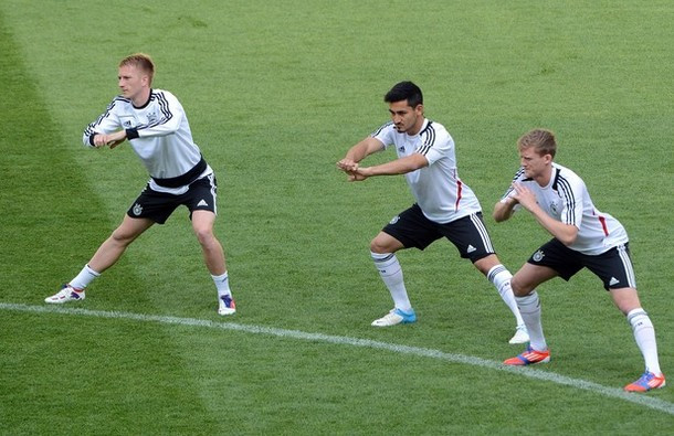 Trong khi đó, thầy trò HLV Joachim Loew cũng đang chuẩn bị rất nghiêm túc cho trận đấu gặp người Bồ Trong khi đó, thầy trò HLV Joachim Loew cũng đang chuẩn bị rất nghiêm túc cho trận đấu gặp người Bồ