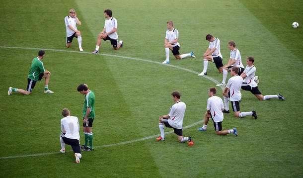 Trong khi đó, thầy trò HLV Joachim Loew cũng đang chuẩn bị rất nghiêm túc cho trận đấu gặp người Bồ. Trong khi đó, thầy trò HLV Joachim Loew cũng đang chuẩn bị rất nghiêm túc cho trận đấu gặp người Bồ.