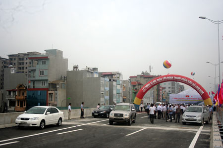 Gói thầu số 3 - đường vành đai 3 đoạn Thanh Xuân - Bắc hồ Linh Đàm được thông xe sáng 30/6... ... vượt tiến độ 5 tháng so với kế hoạch đề ra