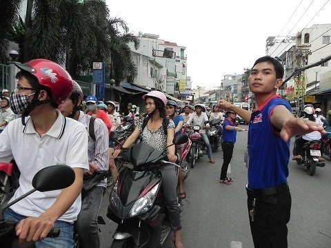 Tuy nhiên lực lượng sinh viên tình nguyện vẫn để lại những hình ảnh đẹp như thế này.