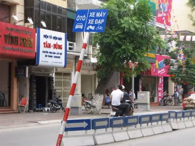 Cử tri đề nghị bỏ dải phân cách trên các phố một chiều như Phố Huế Cử tri đề nghị bỏ dải phân cách trên các phố một chiều như Phố Huế