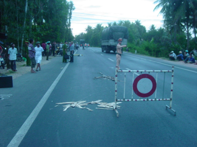 Di tham con thi DH bi xe 'la' can chet