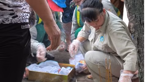 Phat hien thai nhi 7 thang tuoi trong thung rac