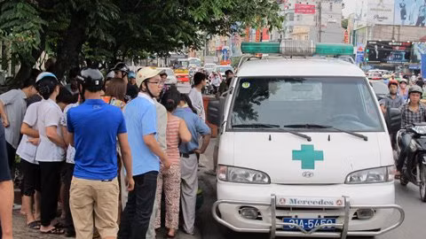 Phat hien thai nhi 7 thang tuoi trong thung rac