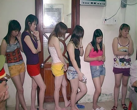 Có ý kiến cho rằng:"Có lẽ phải công nhận nó tồn tại như một vấn đề xã hội để quản lý” (Ảnh minh họa) Có ý kiến cho rằng:"Có lẽ phải công nhận nó tồn tại như một vấn đề xã hội để quản lý” (Ảnh minh họa)