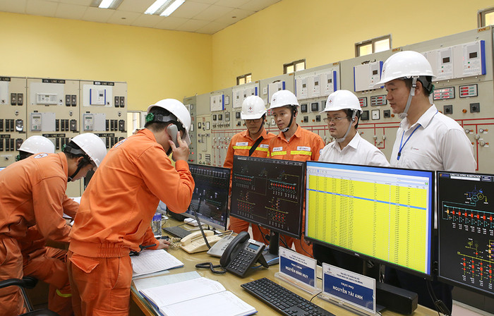 Chỉ huy trưởng buổi diễn tập Hoàng Xuân Khôi – Phó Giám đốc PTC1 nghe báo cáo hoàn thành khắc phục sự cố, hoàn thành khắc phục thông tin liên lạc Chỉ huy trưởng buổi diễn tập Hoàng Xuân Khôi – Phó Giám đốc PTC1 nghe báo cáo hoàn thành khắc phục sự cố, hoàn thành khắc phục thông tin liên lạc