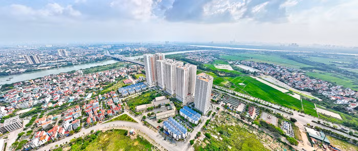 Eurowindow River Park sở hữu vị trí đẹp cận sông, cách phố cổ chỉ 15 phút di chuyển.