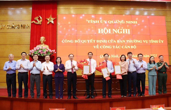 Ban Thường vụ Tỉnh ủy Quảng Ninh chúc mừng đồng chí Vũ Văn Diện, đồng chí Vũ Quyết Tiến và đồng chí Bùi Thúy Phượng nhận nhiệm vụ mới. Ban Thường vụ Tỉnh ủy Quảng Ninh chúc mừng đồng chí Vũ Văn Diện, đồng chí Vũ Quyết Tiến và đồng chí Bùi Thúy Phượng nhận nhiệm vụ mới.