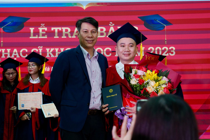 Niềm vui của thầy và trò Trường Đại học Khoa học Tự nhiên - Đại học Quốc gia Hà Nội. Ảnh: Minh Nguyệt Niềm vui của thầy và trò Trường Đại học Khoa học Tự nhiên - Đại học Quốc gia Hà Nội. Ảnh: Minh Nguyệt