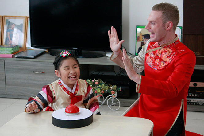 Cặp thi Kyo York và thí sinh nhí lai Nhật. Cặp thi Kyo York và thí sinh nhí lai Nhật.