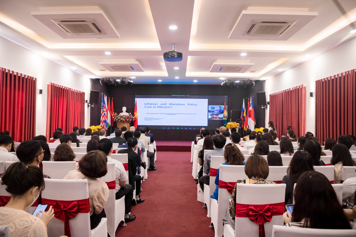 Toàn cảnh hội thảo ICYREB 2022 (ảnh: UEB)