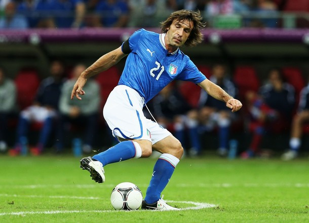 Andrea Pirlo (Italia) Ở trận gặp Anh, Pirlo là cầu thủ nổi bật nhất trên sân. Chính bàn thắng theo kiểu Panenka đã mang lại lợi thế về tâm lý khiến các cầu thủ Italia vượt qua Tam sư. Đến bán kết gặp người Đức, Andrea Pirlo bị Khedira đeo bám như hình với bóng và không còn lợi hại với các đường chuyền phát động tấn công như trước. Nhưng kỹ thuật, kinh nghiệm và sự tinh tế của tiền vệ dẫn dắt lối chơi 33 tuổi này giúp Italy kiểm soát tốt tuyến giữa, từ đó nắm thế chủ động trên sân trong phần lớn thời gian. Dự bị: Xabi Alonso (Tây Ban Nha)