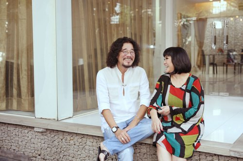 Sự trở lại sau liveshow lần này như lời xin lỗi của Cẩm Vân đến khán giả, chị sẽ cùng chồng của mình mang đến những gì htâm huyết nhất có thể làm được ở thời điểm này để cảm ơn tình cảm ấy. Sự trở lại sau liveshow lần này như lời xin lỗi của Cẩm Vân đến khán giả, chị sẽ cùng chồng của mình mang đến những gì htâm huyết nhất có thể làm được ở thời điểm này để cảm ơn tình cảm ấy.