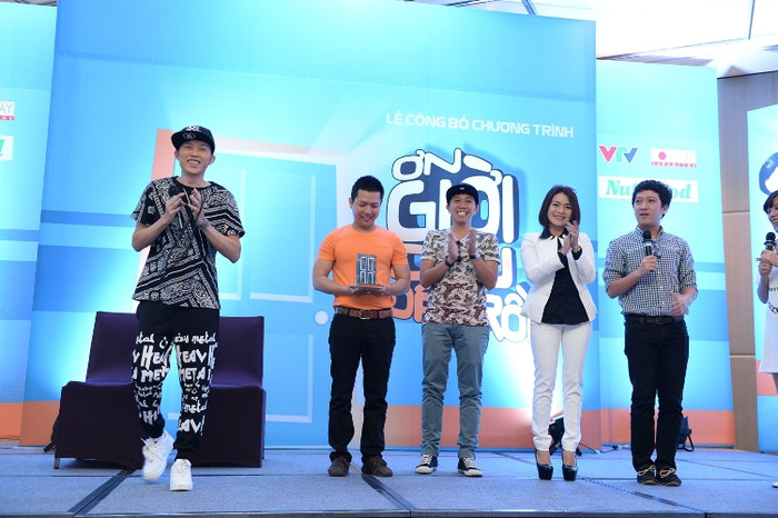 Các nhân vật thử nhập vai trước khi chương trình lên sóng.