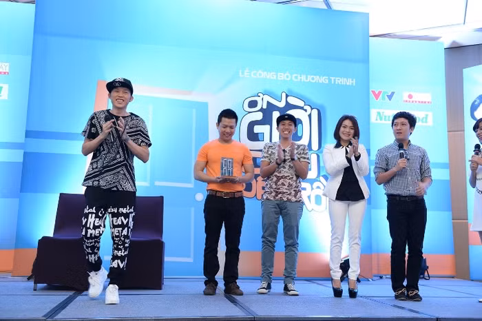 Các nhân vật thử nhập vai trước khi chương trình lên sóng.