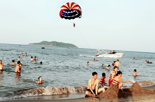 Thời tiết thuận lợi phục vụ người dân nghỉ lễ tại các địa điểm du lịch. Ảnh: Vietnamnet Thời tiết thuận lợi phục vụ người dân nghỉ lễ tại các địa điểm du lịch. Ảnh: Vietnamnet