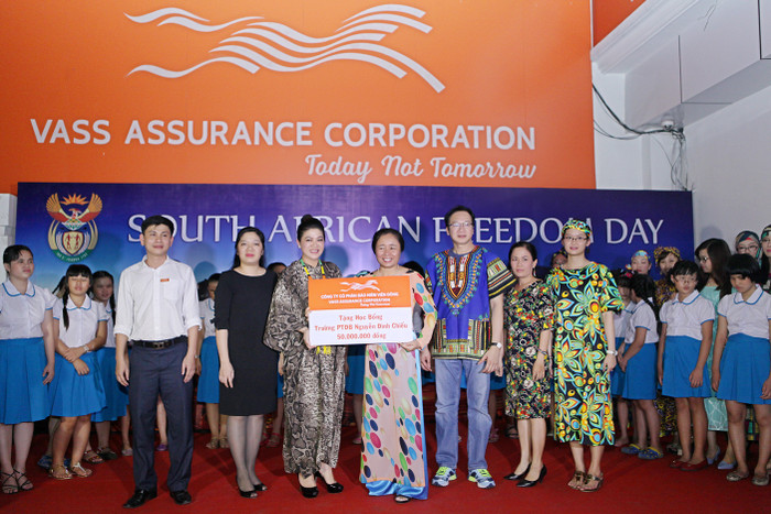 VASS cùng Lãnh sự quán Nam Phi trao học bổng cho học sinh khuyết tật ảnh 1