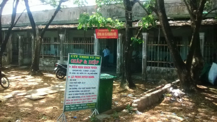 Dãy nhà 10 căn trên đất công, nơi cả gia đình ông Tương đang ở. Dãy nhà 10 căn trên đất công, nơi cả gia đình ông Tương đang ở.