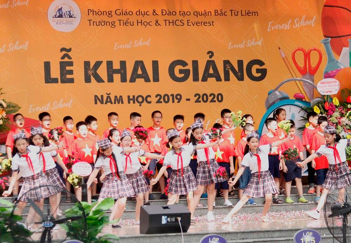 Các tiết mục văn nghệ đã tạo không khí buổi lễ vui tươi (ảnh Trinh Phúc).