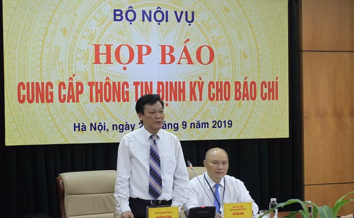 Giáo viên có hợp đồng trước ngày 31/12/2015 được tuyển đặc cách, không phải thi