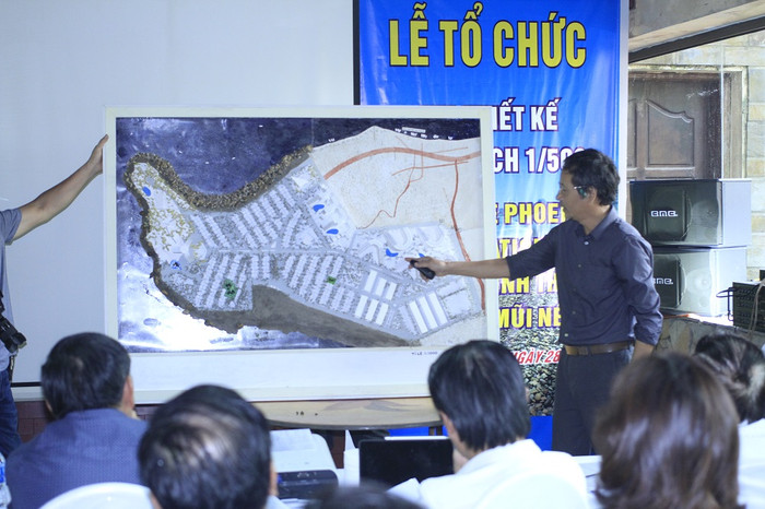 Đại diện đơn vị Tư vấn thiết kế kiến trúc i-AT trình bày ý tưởng thiết kế (ảnh Trinh Phúc). Đại diện đơn vị Tư vấn thiết kế kiến trúc i-AT trình bày ý tưởng thiết kế (ảnh Trinh Phúc).