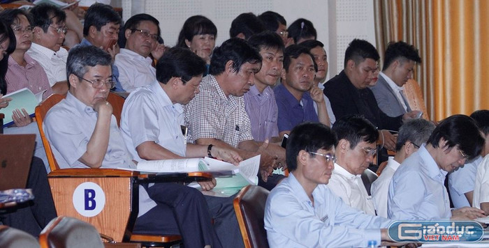 Các đại biểu đến từ các trường đại học, cao đẳng đào tạo giáo viên và các nhà khoa học, chuyên gia giáo dục về tham gia hội thảo khoa học với chủ đề: "Các giải pháp ổn định, phát triển, hình thành mạng lưới và nâng cao chất lượng đào tạo, bồi dưỡng giáo viên hiện nay và trong những năm tới” - ảnh Trinh Phúc. Các đại biểu đến từ các trường đại học, cao đẳng đào tạo giáo viên và các nhà khoa học, chuyên gia giáo dục về tham gia hội thảo khoa học với chủ đề: "Các giải pháp ổn định, phát triển, hình thành mạng lưới và nâng cao chất lượng đào tạo, bồi dưỡng giáo viên hiện nay và trong những năm tới” - ảnh Trinh Phúc.