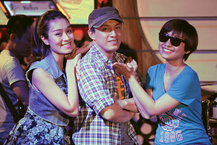 Lam Trường cùng 2 cô cháu gái tại buổi tập. Lam Trường cùng 2 cô cháu gái tại buổi tập.