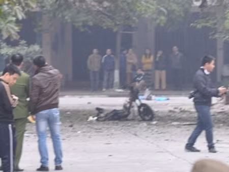 Chiếc xe máy bị nổ, cháy rụi hoàn toàn.