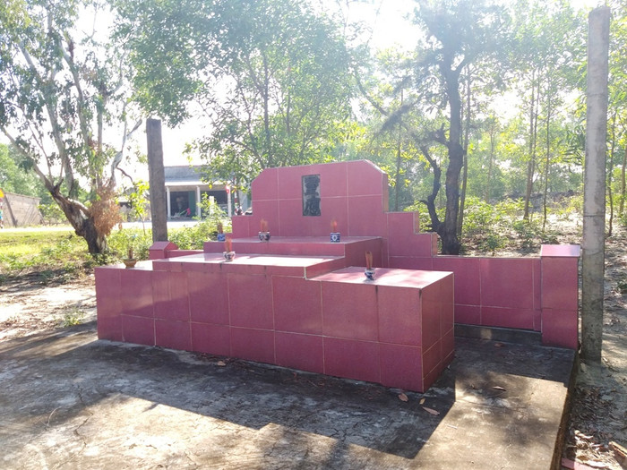 Miếu thờ cá ông của làng Cang Gián.