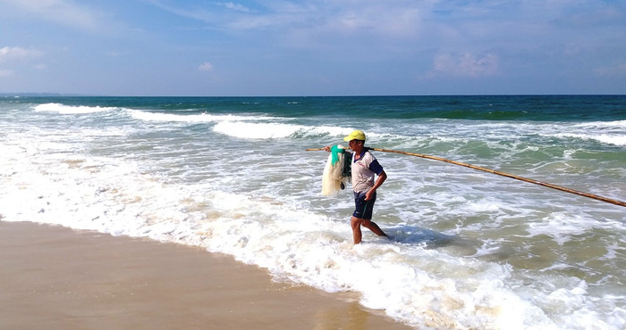 Người dân thôn Cang Gián cho biết, ở gần biển thì “ăn” lộc của biển, nếu giao cho tư nhân kinh doanh thì người dân không có kế sinh nhai.