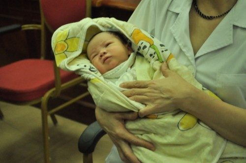 Cháu bé trong ngày trở về với gia đình