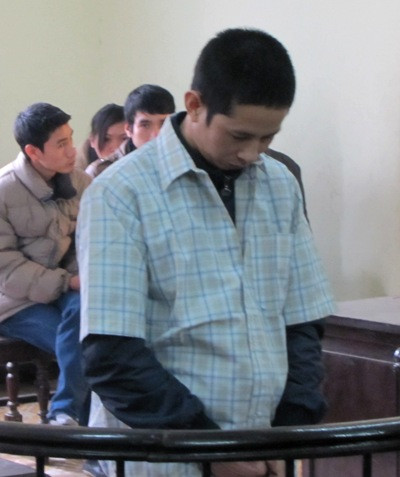 Bị cáo Nguyễn Tiến Đức trước vành móng ngựa Bị cáo Nguyễn Tiến Đức trước vành móng ngựa