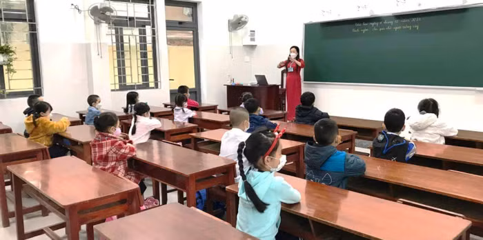 Giáo viên chịu nhiều áp lực trong khi mức lương không đủ trang trải chi phí khiến số lượng người nghỉ việc, thôi việc ngày càng nhiều. Ảnh: AN