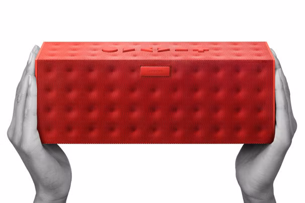 4. Loa không dây Jawbone Big Jambox ($300) Jawbone Big Jambox là thiết bị loa không dây kết nối Bluetooth cho phép kết nối với điện thoại hoặc máy tính bảng đồng thời phát lại cuộc gọi của bạn thông qua hệ thống âm thanh trung thực cao.