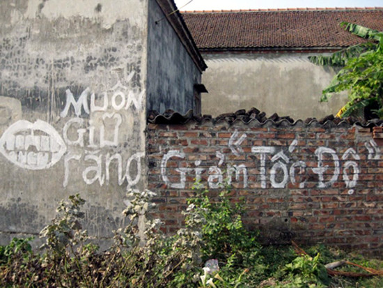 Mặc dù vậy em vẫn cứ lo lắm. Mỗi sáng thức dậy đều khuyên con chỉ một câu duy nhất:"... Mặc dù vậy em vẫn cứ lo lắm. Mỗi sáng thức dậy đều khuyên con chỉ một câu duy nhất:"...