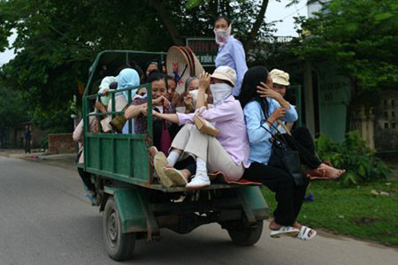 Nhưng em cũng lo lắm. Các cụ có câu: "Ra đường sợ nhất công nông Về nhà sợ nhất vợ không nói gì" Nhưng em cũng lo lắm. Các cụ có câu: "Ra đường sợ nhất công nông Về nhà sợ nhất vợ không nói gì"