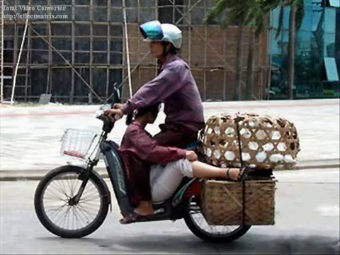 Rồi hai vợ chồng em cũng chịu khó làm ăn. Ngày nào mà chẳng lên thành phố vài bận kiếm chút cho qua ngày. Hôm thì buôn gà vịt,... Rồi hai vợ chồng em cũng chịu khó làm ăn. Ngày nào mà chẳng lên thành phố vài bận kiếm chút cho qua ngày. Hôm thì buôn gà vịt,...