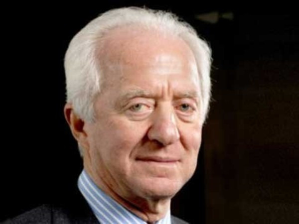 8. Leonardo Del Vecchio Tổng tài sản: 11,5 tỷ USD Xếp hạng tỷ phú theo Forbes: 74 Quốc tịch: Ý Del Vecchio là người sáng lập Luxottica, nhà sản xuất lớn nhất thế giới về kính mát và kính mắt theo toa, cũng như là nhà bán lẻ kính mắt lớn nhất trên thế giới. Công ty của ông sở hữu hơn 6.000 cửa hàng bán lẻ, bao gồm cả hai nhãn hiệu nổi tiếng Sunglass Hut và LensCrafters. 8. Leonardo Del Vecchio Tổng tài sản: 11,5 tỷ USD Xếp hạng tỷ phú theo Forbes: 74 Quốc tịch: Ý Del Vecchio là người sáng lập Luxottica, nhà sản xuất lớn nhất thế giới về kính mát và kính mắt theo toa, cũng như là nhà bán lẻ kính mắt lớn nhất trên thế giới. Công ty của ông sở hữu hơn 6.000 cửa hàng bán lẻ, bao gồm cả hai nhãn hiệu nổi tiếng Sunglass Hut và LensCrafters.