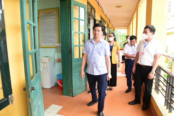 Đoàn kiểm tra công tác chuẩn bị kỳ thi tốt nghiệp trung học phổ thông năm 2022. (Ảnh: NVCC).