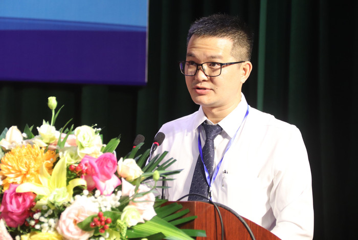 Phó Giáo sư, Tiến sĩ Nguyễn Tiến Trung - Tổng Biên tập Tạp chí Giáo dục phát biểu đề dẫn tại hội thảo.