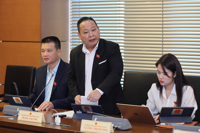 Đại biểu Tráng A Dương - Đoàn Đại biểu Quốc hội tỉnh Hà Giang nêu quan điểm. (Ảnh: quochoi.vn). Đại biểu Tráng A Dương - Đoàn Đại biểu Quốc hội tỉnh Hà Giang nêu quan điểm. (Ảnh: quochoi.vn).