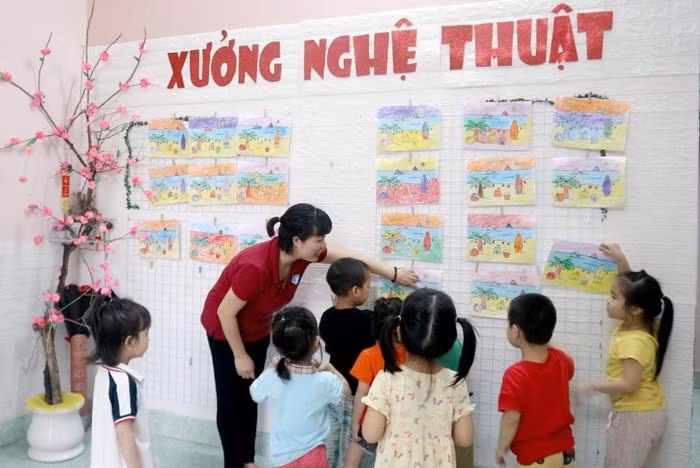 Giáo viên cần những chính sách khuyến khích, tạo điều kiện, cơ hội để giáo viên có thể phát huy năng lực sáng tạo. (Ảnh minh họa: Mộc Trà).