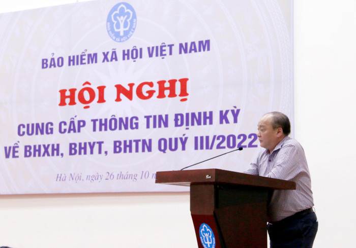 Ông Đỗ Ngọc Thọ - Trưởng ban Thực hiện chính sách bảo hiểm xã hội báo cáo tại hội nghị.