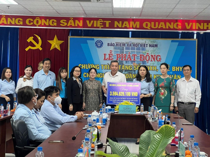 Hưởng ứng lời kêu gọi của Tổng Giám đốc Bảo hiểm xã hội Việt Nam, Bảo hiểm xã hội tỉnh Bình Dương phối hợp kêu gọi vận động ủng hộ trên địa bàn tỉnh cùng sự đóng góp 1/2 ngày lương của công chức, viên chức ngành.